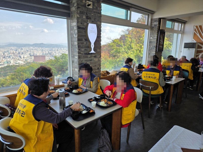 Namsan cable car outing program to support 1,000 older and disabled people