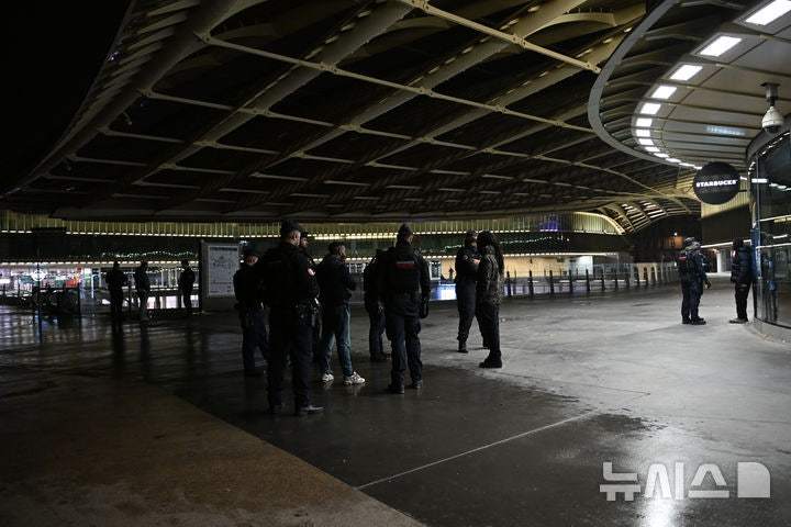 佛 시위 앞두고 파리 인근서 무차별 총격…1명 사망-4명 부상