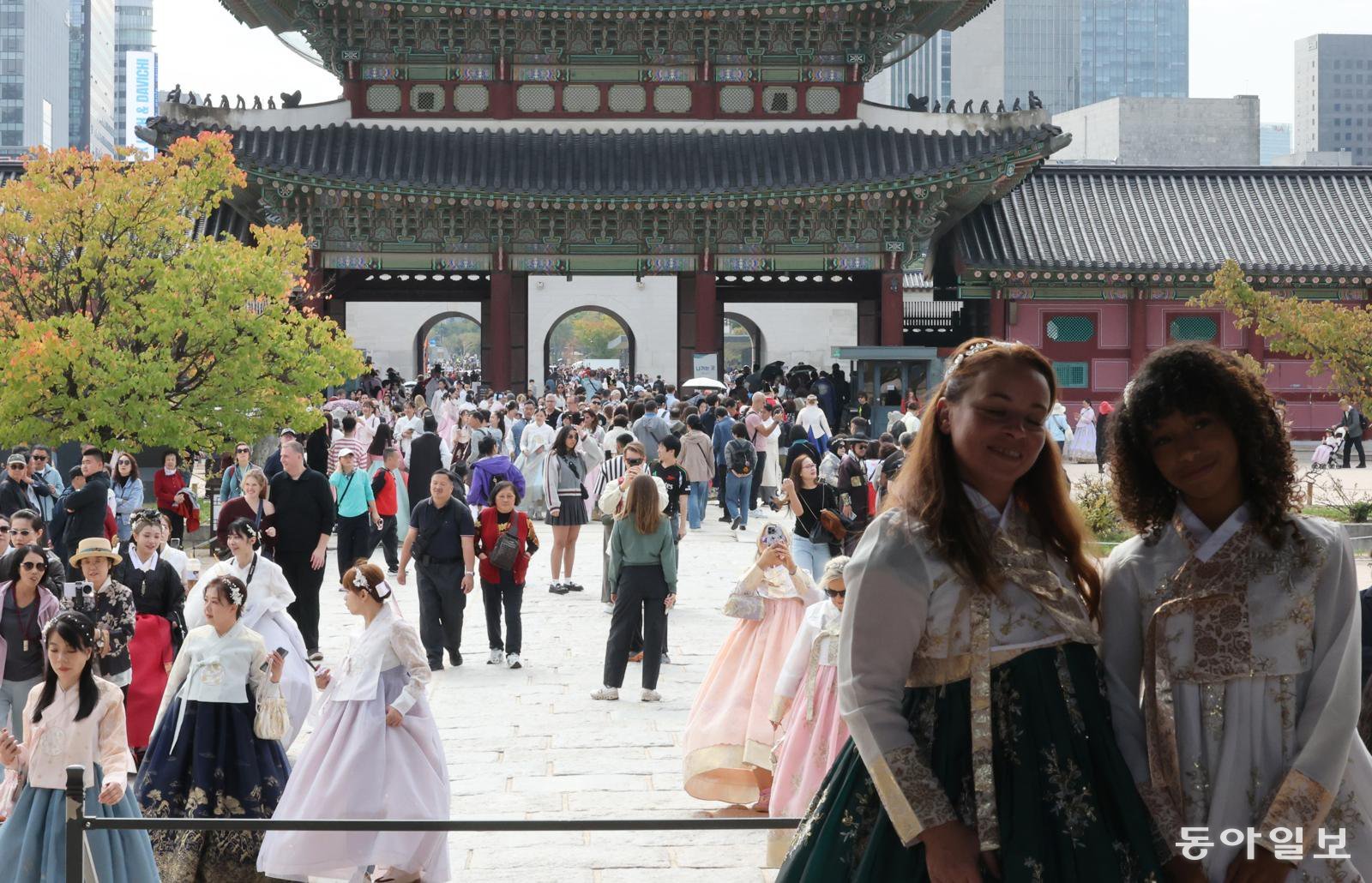 소박한 불꽃, 화려한 불꽃… 日과 비교된 제주전국체전 [청계천 옆 사진관]