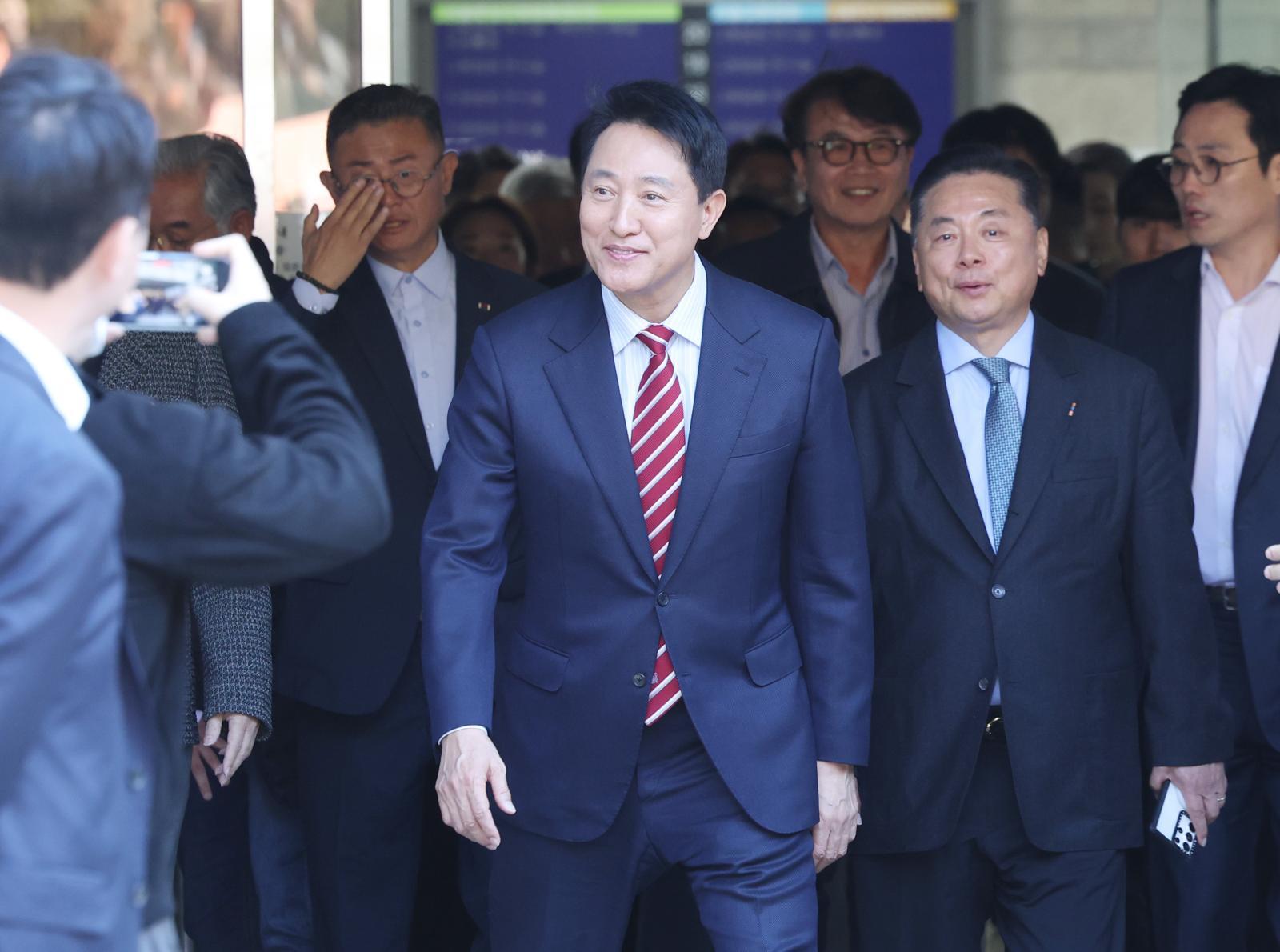 무죄 판결 다음 날 국회 찾은 오세훈 “총선 다가온다… 국민의힘, 단합해야”
