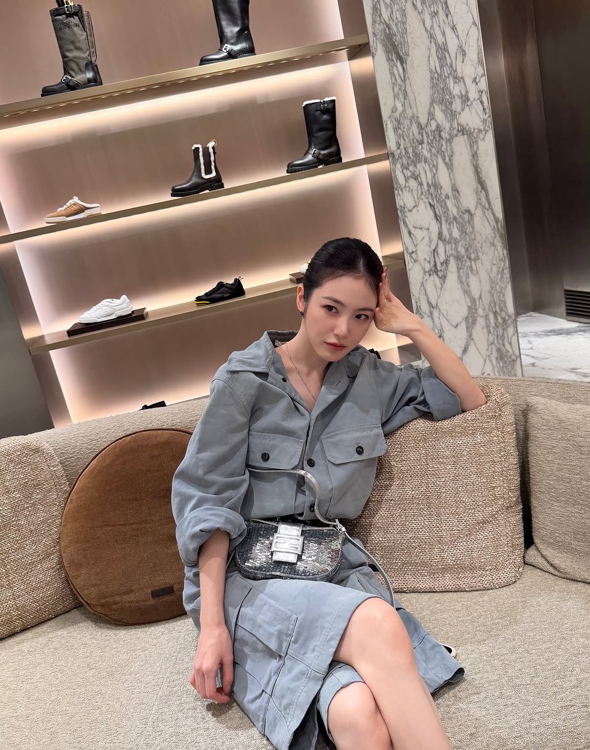 “팔이 이렇게 가늘어?”…‘아침 과일’ 신예은, 그레이 셋업
