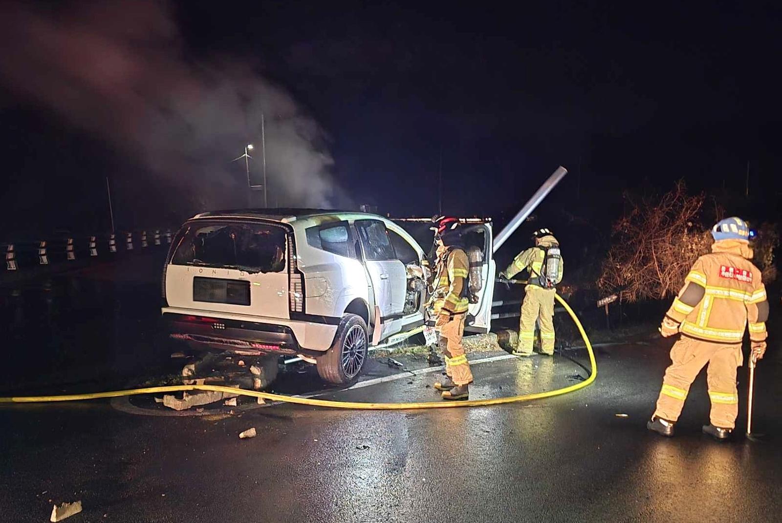 강릉서 전기차 화재…전소된 車안에서 30대 남성 숨져