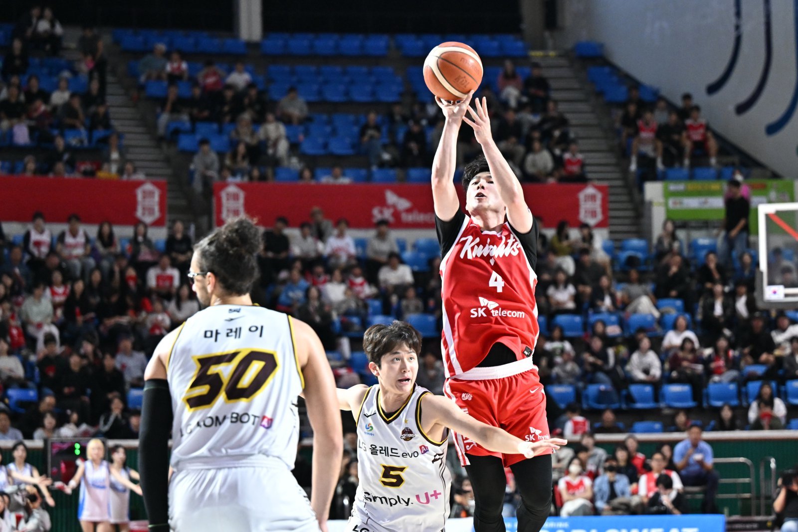 ‘20점 차 뒤집기’ 프로농구 SK, LG 86-85 제압 …김낙현 위닝샷