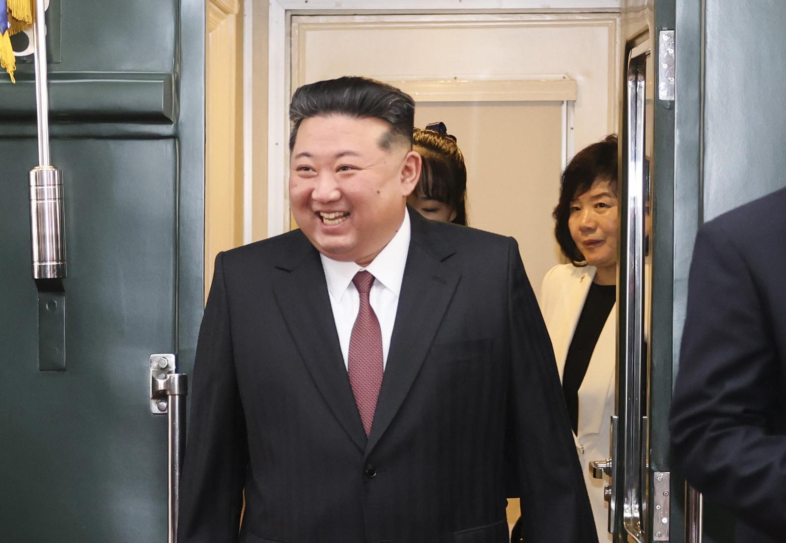 김정은, 항미원조 기념일 맞춘 방중으로 혈맹 강조…북미 정상회담 사전 포석?