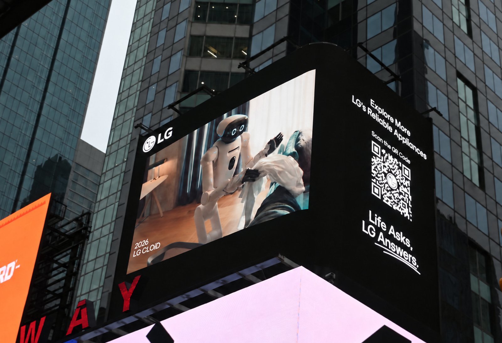 [프리미엄뷰]LG전자, AI·로봇 기술로 68년 가전 혁신의 역사 잇는다