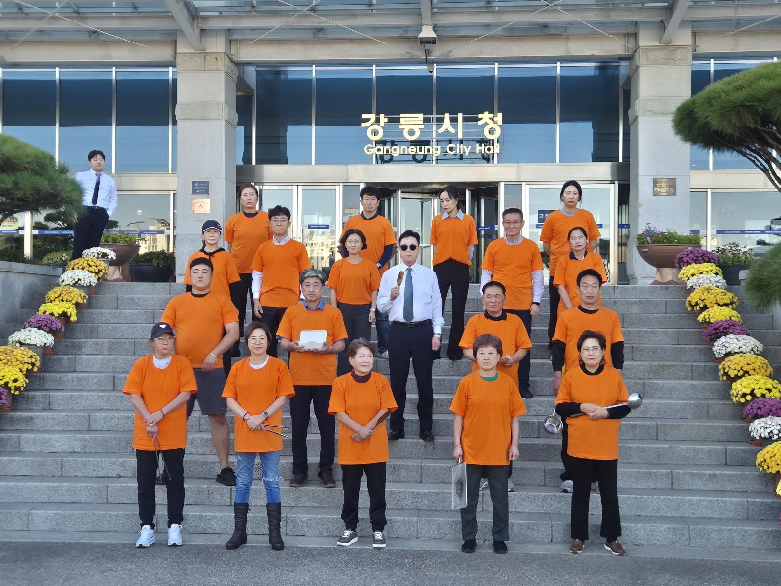 강릉부시장-상인 함께 춤추며 용마미식거리 알린다