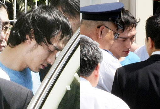 알몸소동으로 열도를 충격에 휩싸이게 한 쿠사나기가 여론을 의식한 듯 빠른 걸음으로 이송차에 올라타자 수십명의 보도진이 몰려들어 현장은 아수라장이 됐다.