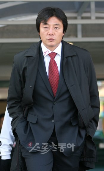 황선혼3연승의 황선홍(사진) 감독. 하지만 황새의 욕심에는 끝이 없다. [스포츠동아 DB]