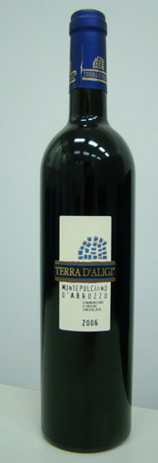 산미가 세지 않으면서 음식과 함께 즐길 3만원대 이탈리아 와인을 원한다면 제대로 찾은 거다. 약간 기다리는 여유는 필수! 생산지/생산자(사): 이탈리아 다브루쪼/테라 달리기 종류: 레드 포도품종: 몬테풀치아노 100%, 가격 : 3만4000원