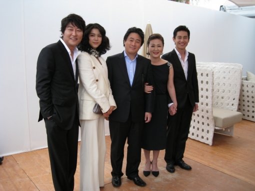 송강호, 김옥빈, 박찬욱 감독, 김해숙, 신하균(왼쪽부터). 칸(프랑스)=스포츠동아 윤여수 기자 tadada@donga.com