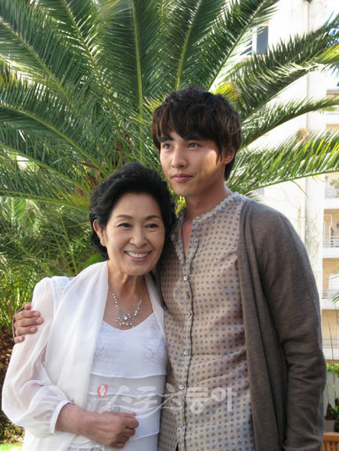 ‘마더’ 의 주연 배우 김혜자-원빈. 칸ㅣ윤여수 기자 tadada@donga.com