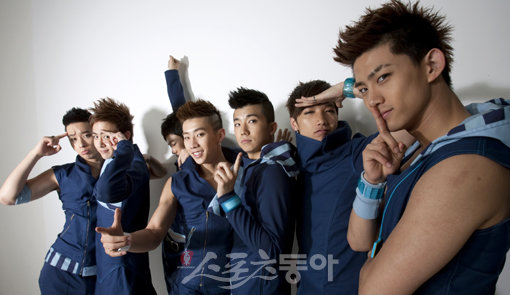 남성미가 묻어나는 새로운 면모로 정상권에 오른 그룹 2PM는 새로운 남성 아이들 그룹의 장르를 개척해 인기를 모으고 있다. 임진환 기자 photolim@donga.com