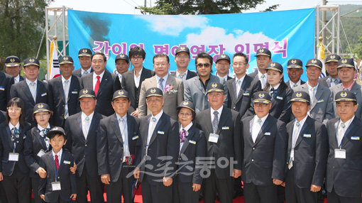 5일 경기도 양평군 중앙선 매곡역에서 코레일은 ‘무인역 명예역장(36명) 임명식’과 ‘코레일 홍보대사(김민종·안정환) 위촉식을 개최했다. 양평(경기) | 임진환 기자 photolim@donga.com