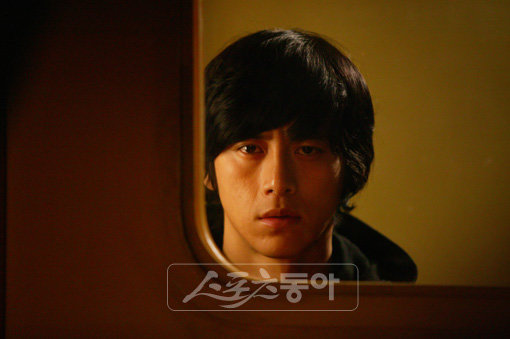 영화 ‘백야행-하얀 어둠 속을 걷다’ 의 스틸컷.