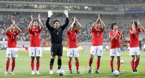 2010 남아프리카공화국 월드컵 아시아지역 최종예선 7차전 한국 대 사우디아라비아의 경기가 10일 오후 서울월드컵경기장에서 열렸다. 0-0 무승부 경기 종료. 상암 | 양회성 기자 yohan@donga.com