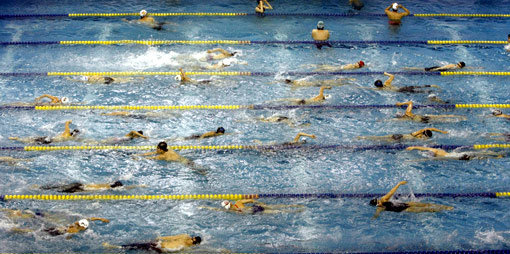 ‘김천에서 제2의 박태환을 키운다.’ 수용인원 2000명 규모의 김천실내수영장은 경영풀 50m 10레인에 다이빙풀(25m×33m), 유아용풀(5.3m×5.3m)까지 완벽한 시설이 구비돼 있다.사진 제공 ｜ 김천시