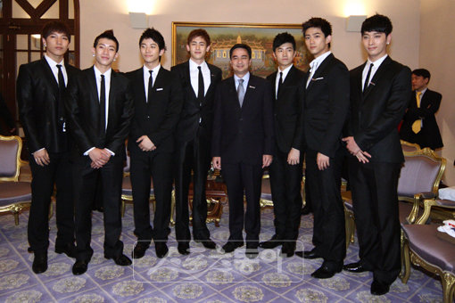 태국 수상과 만남 가진 2PM.