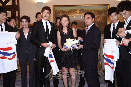 태국 수상과 만남 가진 2PM.