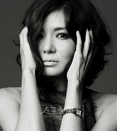 장서희 아슬한 가슴 노출. 사진=마리끌레르