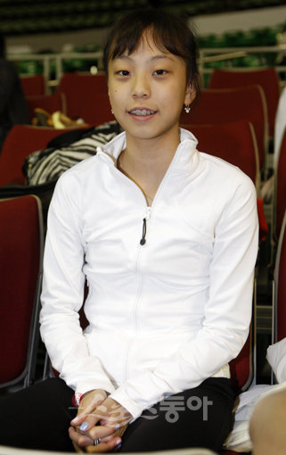 로셰트와 함께 전영희 기자에게 피겨기술을 전수한 곽민정은 한국피겨의 미래. 신체조건은 세계 어느 선수와 비교해도 빠지지 않는다. 양회성 기자 yohan@donga.com