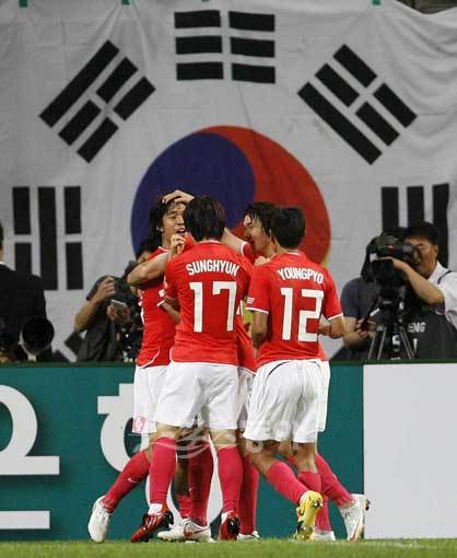 12일 오후 서울 월드컵경기장에서 열린 한국과 파라과이 평가전. 후반전경기에서 박주영의 골을 뽑아냈다. 상암 | 임진환 기자 photolim@donga.com