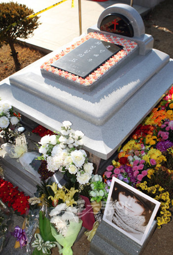 고 최진실 묘지. [스포츠동아 DB]