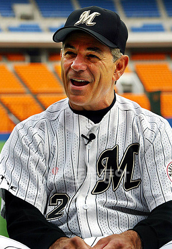 일본 프로야구 지바 롯데의 보비 밸런타인 감독이 올해 김재박 감독과 계약이 만료되는 LG의 사령탑으로 올 것이라는 얘기가 한국과 일본,미국에서 동시에 터져나오고 있다. 밸런타인 감독은 대표적인 지한파 감독이다. [스포츠동아 DB]