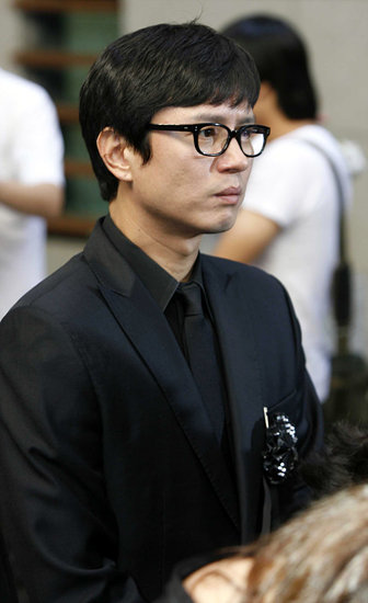 발인식에 참석한 김민종.