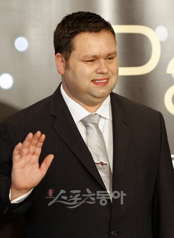 세계적인 오페라 가수 폴 포츠가 MBC 드라마 ‘선덕여왕’의 OST에 참여해 화제가 될 전망이다. 스포츠동아DB