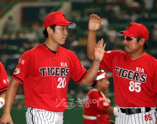 최태원(오른쪽) KIA 코치.스포츠동아DB