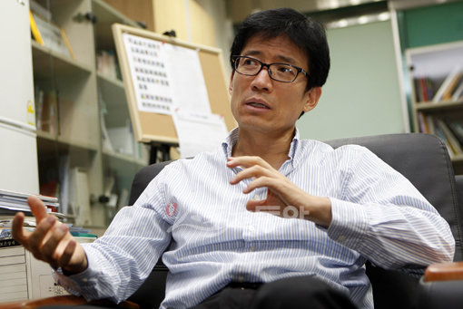 삼성트레이닝센터(STC) 안병철 센터장이 재활훈련의 중요성에 대해 이야기하고 있다. 삼성트레이닝센터는 최첨단 장비를 구비해 삼성 스포츠단 전 종목 선수들의 재활을 돕고 있다. 용인 ｜ 양회성 기자 yohan@donga.com