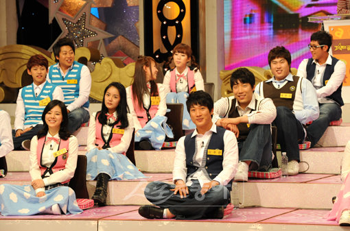 2일 서울 여의도 KBS 공개홀에서 진행된 예능프로그램 ‘스타골든벨’에 출연한 롯데 김주찬, 두산 김현수, 한화 류현진(앞부터). 사진제공| KBS