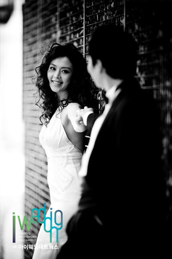 자우림 구태훈-김영애 ‘웨딩사진’ [사진제공=아이웨딩]