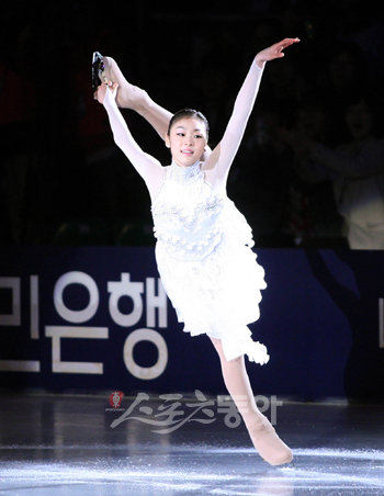 굴곡은 있었어도 김연아의 2009시즌은 시작도 끝도 좋았다. 이제 2010년 밴쿠버올림픽 금메달만이 피겨 여왕 앞에 남은 유일한 미등정고지다. [스포츠동아 DB]