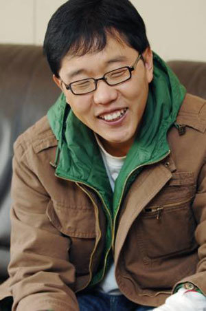 그는 세태에 빌붙는 '폴리테이너'가 아닌 사회적 약자에 관심을 갖는 '소셜테이너'다