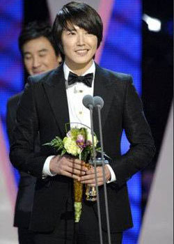 ‘2009 MBC 연기대상’ 남자 최우수상 수상자 윤상현 사진제공 MBC