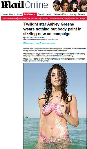 광고 사진에서 보디페인팅만으로 몸매를 뽐낸 애슐리 그린. 사진출처= 데일리메일 보도화면 캡처.