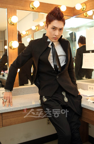 처음 도전한 뮤지컬 무대에서 인정받고 있는 개그맨 김기수.