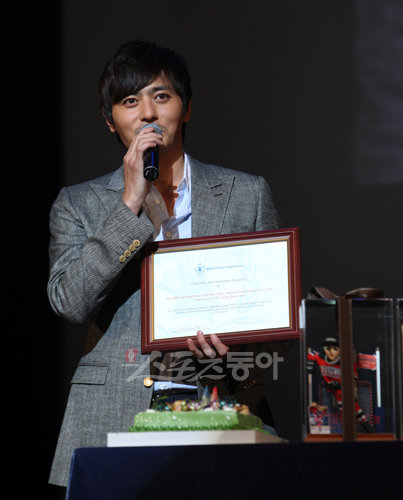 6일 열린 팬미팅에서 결혼을 발표한 장동건.