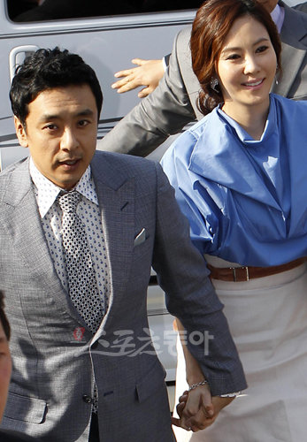 “가족이 전부고 종교”라고 말하는 김승우와 그의 동반자 김남주(오른쪽). 스포츠동아DB