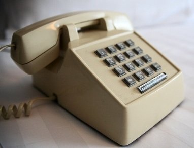 아날로그 일반 전화는 이제 찾기 힘들다