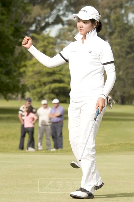 골프대표팀이 2010 광저우 아시안게임 전 종목 석권을 위해 13일 출국한다. 10월 아르헨티나에서 열린 세계아마추어 골프선수권에서 단체와 개인전 2관왕에 오른 한정은 아시안게임에서도 금메달 사냥에 나선다. 스포츠동아DB