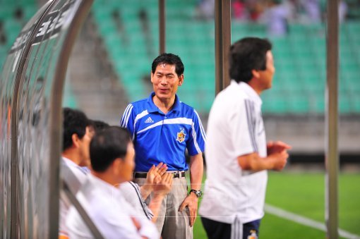 울산 현대 김영국 팀장 겸 주무(사진 가운데 파란색 상의)