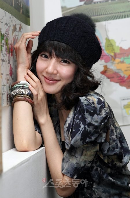 투명한 피부를 자랑하는 연예인으로 손꼽히는 임수정. 피부미인이 된 데는 피나는 노력이 있었다. 스포츠동아DB