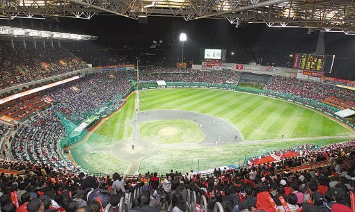 대기업의 프로야구 참여가 한국야구 발전의 토대가 된 사실은 분명하다. 하지만 그 성과를 안고 새롭게 도약하는 현 시기에는 또 다른 방식의 오너십도 고민해야 한다.스포츠동아DB