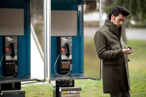 19일 해병대 자원 입대 합격 소식이 알려진 현빈. ‘시크릿 가든’의 인기 여세를 스크린으로 몰아갈 그가 영화 ‘만추’(사진)와 ‘사랑한다, 사랑하지 않는다’로 베를린 국제영화제에 참가할 예정이다.