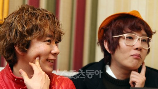 “올해 새 브랜드 런칭…아담한 아틀리에도 차릴겁니다”메이크업 아티스트 박태윤(왼쪽) 씨와 손대식 씨. 그들은 인기스타들이 가장 선호하는 메이크업 아티스트로 꼽힌다.