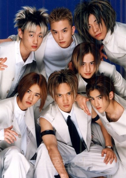 그룹 클릭비가 8년 만에 새 음반을 발표한다. 사진은 2000년대 초반 활동 당시 모습.스포츠동아DB