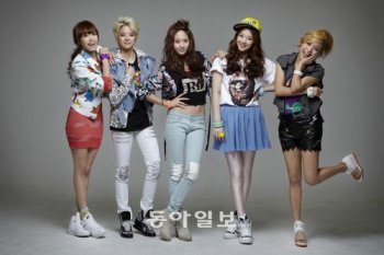 “다른 곡보다 더 즐겁게 열심히 작업했어요. 무엇보다 우리 다섯 명이 함께 모여 정규 앨범을 냈다는 게 의미 있죠.” ‘피노키오’로 돌아온 걸그룹 f(x). 빅토리아,
엠버, 크리스탈, 설리, 루나(왼쪽부터). SM엔터테인먼트 제공