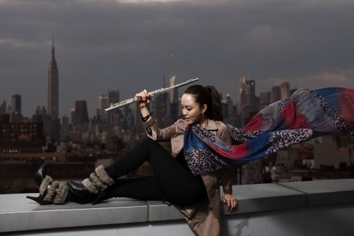 미국 음악잡지 ‘심포니’로부터 2006·2007년 2년 연속 ‘라이징 스타’로 선정됐을 정도로 클래식 음악계의 주목을 받아 온 
플루티스트 최나경. 6월 새로운 앨범 출시와 함께 처음으로 ‘팝 플루트’의 진수를 한국 무대에서 선보일 계획이다.